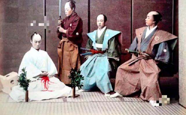 日本明治时代老照片：武士切腹灭不改色，穿和服的女子翩翩起舞