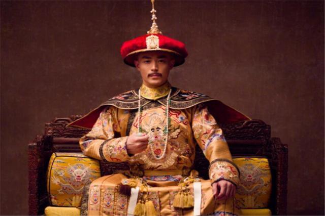 清朝一官员打造黄金宝贝，皇帝本欢悦不已，听闻名字后龙颜大怒