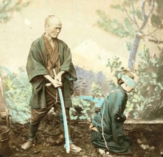 日本明治时代老照片：武士切腹灭不改色，穿和服的女子翩翩起舞