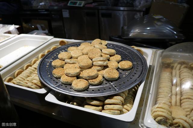 “麻饼”，安徽合肥四大名点之一