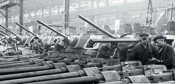 二战最强悍农机厂——拖拉机生产线上开出了T-34坦克