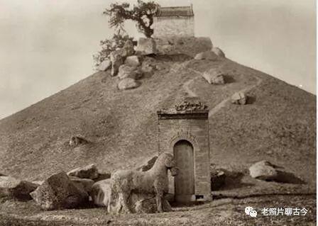 法国记者镜头下：晚清中国古墓老照片