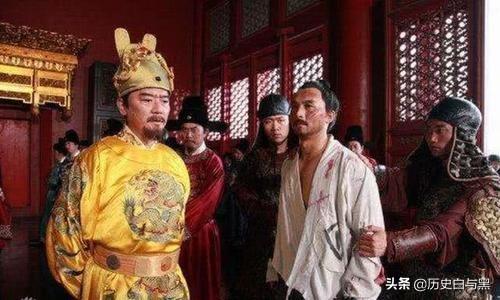 朱元璋看上一宫女不好意思明说，大臣告诉他方法，却被他敲碎了牙